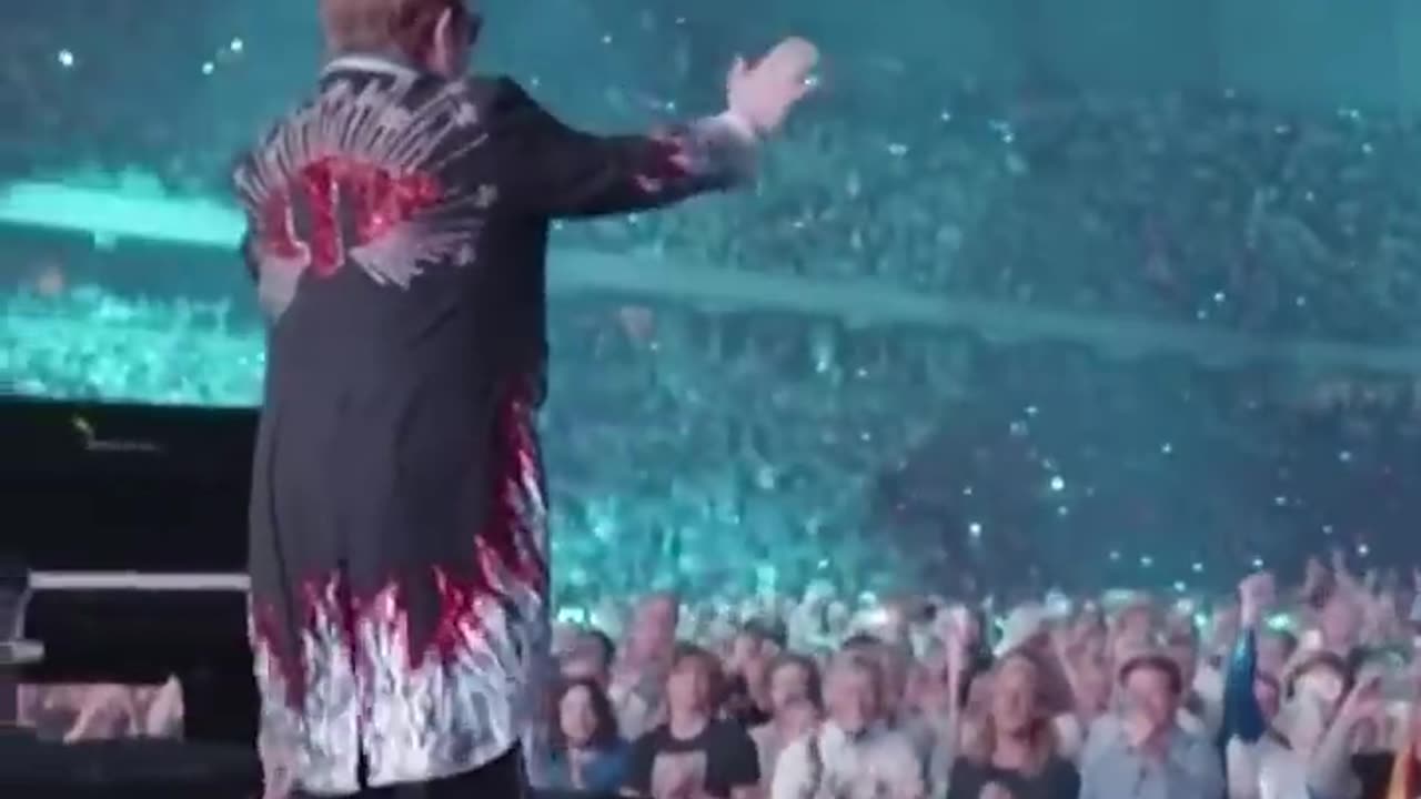 Elton John thanks fans at final show of career