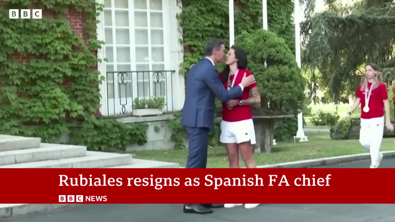 Luis Rubiales resigns as Spanish FA chief over Jenni Hermoso kiss