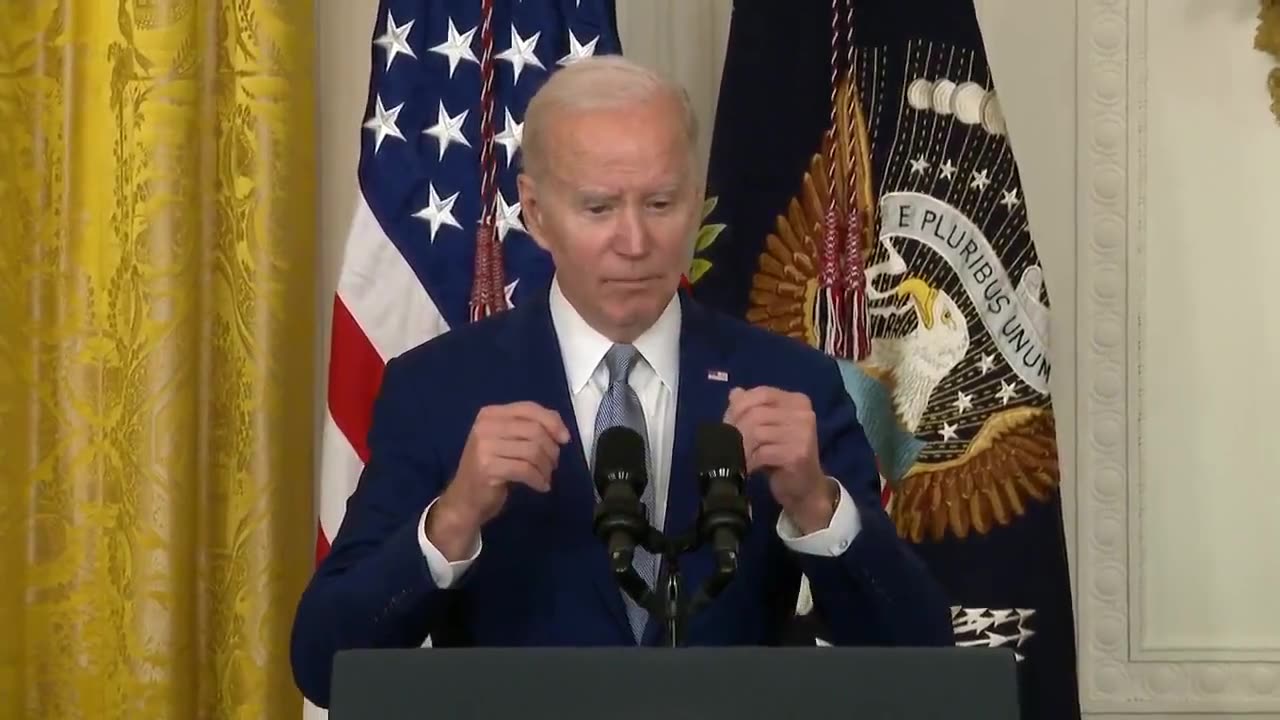 CREEPY: Biden Warns Nearby Women That He's Coming For Their Hair