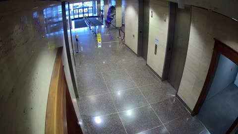 8003FCOB01ElevatorLobby_2021-01-06_09h20min00s793ms.mp4