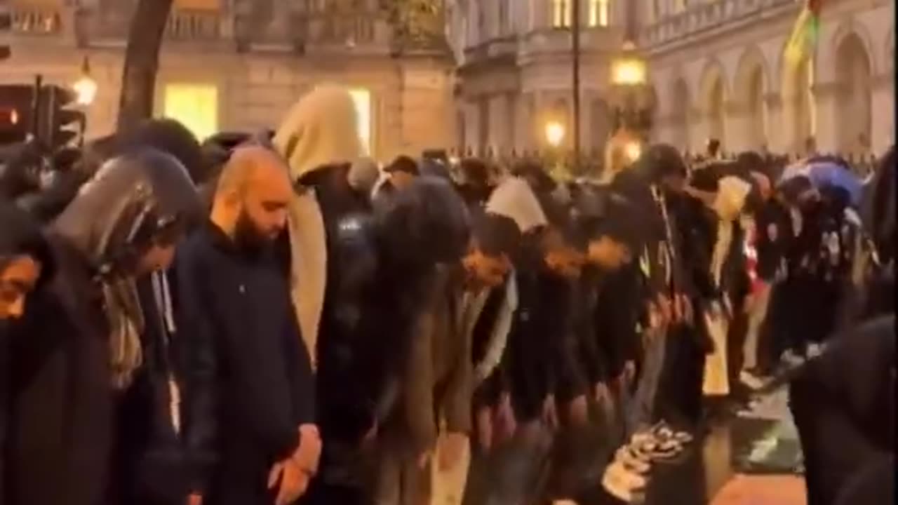 Only islamist men pray in Europe, occupying city squares.