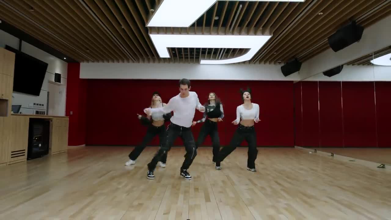 TWICE MOMO, CHAEYOUNG, TZUYU X Kiel Tutin TWICE Medley Dance Video