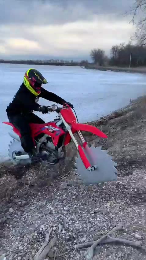 Riding a special motorcycle 🏍 in the snow ❄