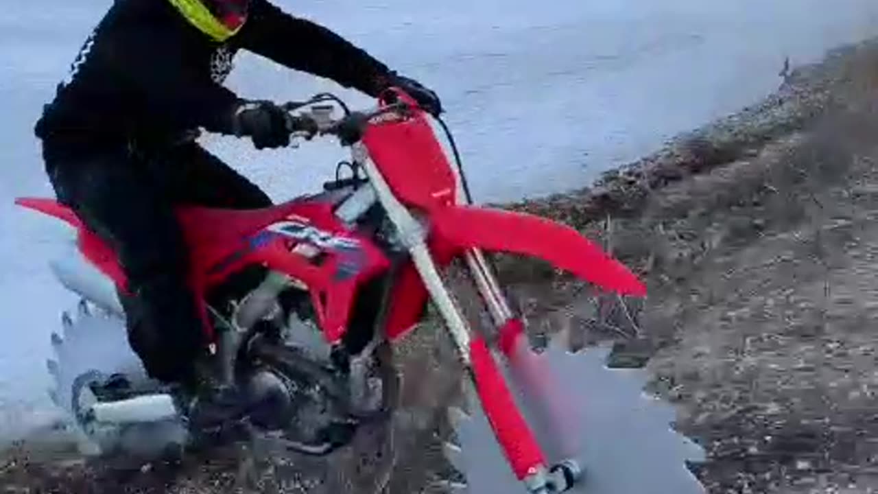 Riding a special motorcycle 🏍 in the snow ❄