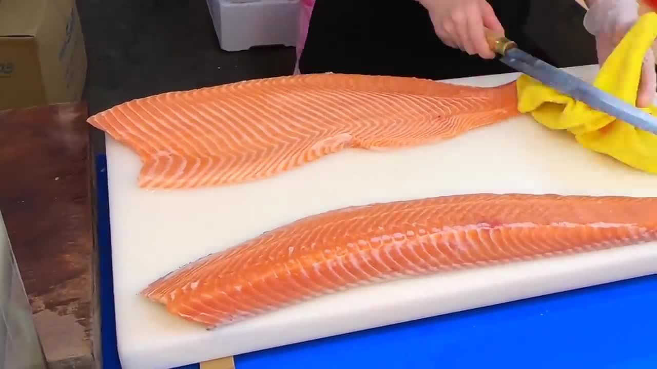 How To Fillet a Whole Salmon | Sashimi & Sushi -Taiwanese street food5