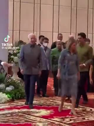 Ο ΤΡΙΝΤΟ ΚΑΙ Ο ΜΠΑΙΝΤΕΝ ΣΑ ΝΑ ΛΕΜΕ..........