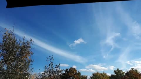 Himmel in Berlin am 4.10.2022 um 17 Uhr