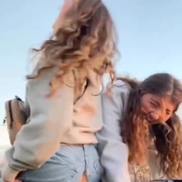 Girl rips her pants 🤣