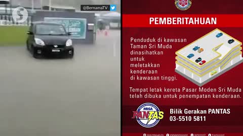 Floods: Taman Sri Muda residents urged to move vehicles to higher ground