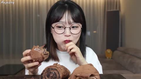 수건맛 날것같은 오레오 초코롤케이크🍫디저트 먹방 Towel Shaped Chocolate Roll Cake Mukbang Asmr