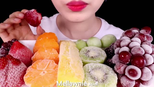 ASMR FROZEN FRUITS 얼린과일 STRAWBERRY GRAPE KIWI PINEAPPLE BLACKBERRY etc EATING SOUNDS MUKB