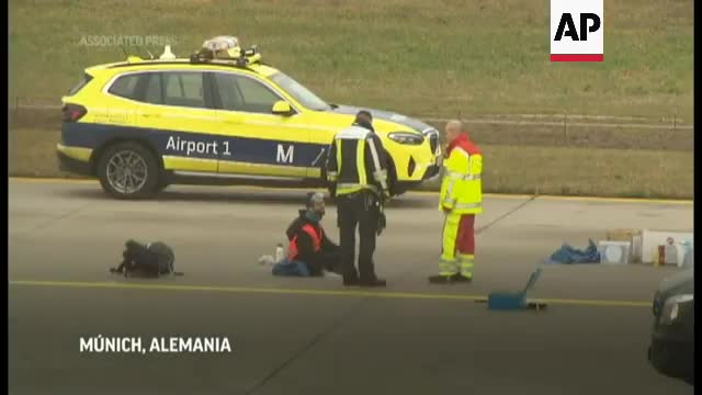 Activistas climáticos protestan en dos aeropuertos alemanes