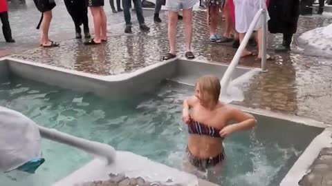 Russian Girls swimming on the coldest water 20 °C PART 2