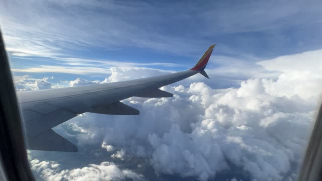 Quick fluffy cloud timelapse from the airplane