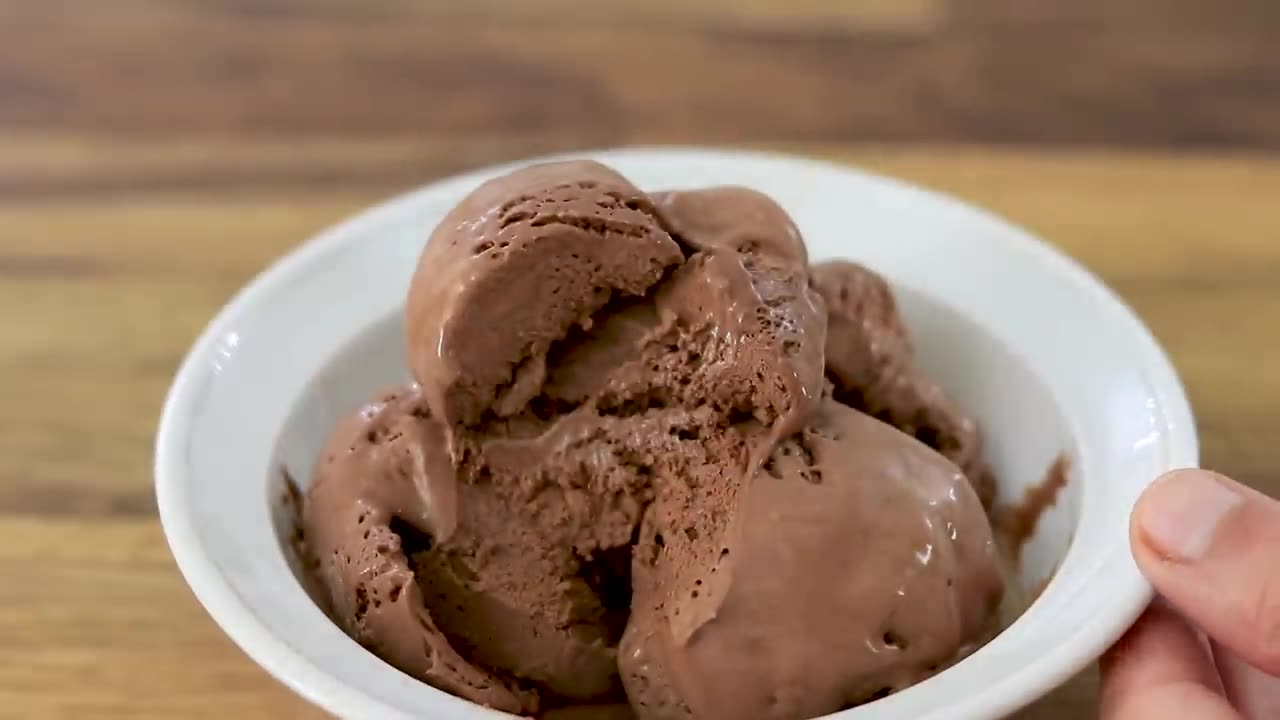 Easy Homemade Chocolate Ice Cream Recipe (Only 3-Ingredients)