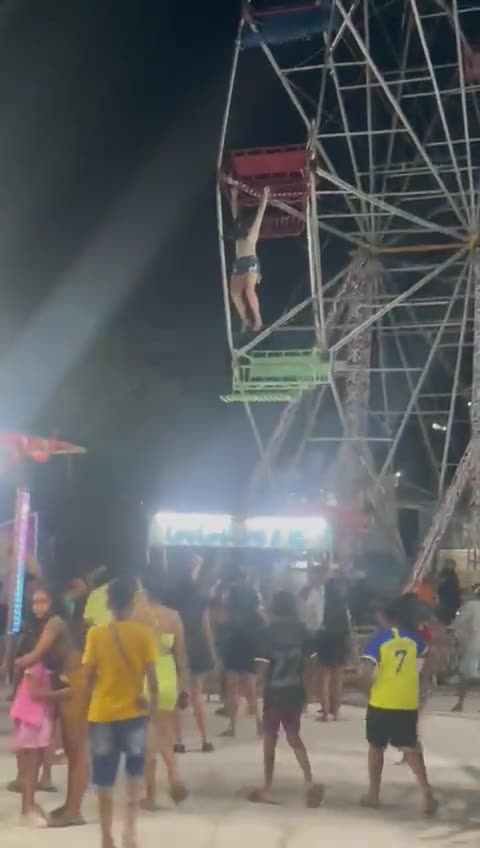 Vídeo mostra adolescente de 13 anos pulando de roda gigante em movimento