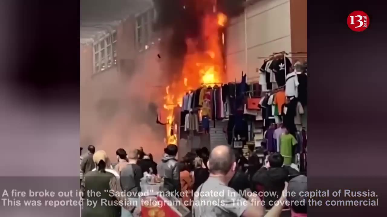 Strong fire in market in Moscow - Residents trying to save their goods