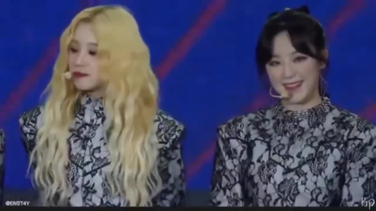(G) IDLE Miyeon and Soyeon speaking english at Dubai Expo?? OMG🤩🤩🤩