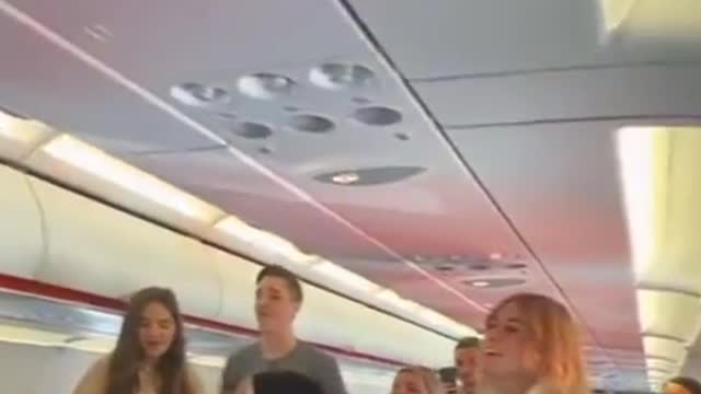 S'porean belts out worship songs during flight, called out for being inappropriate