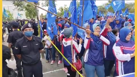 Suasana tegang antara penyokong PN, BN dengan laungan penyamun, katak