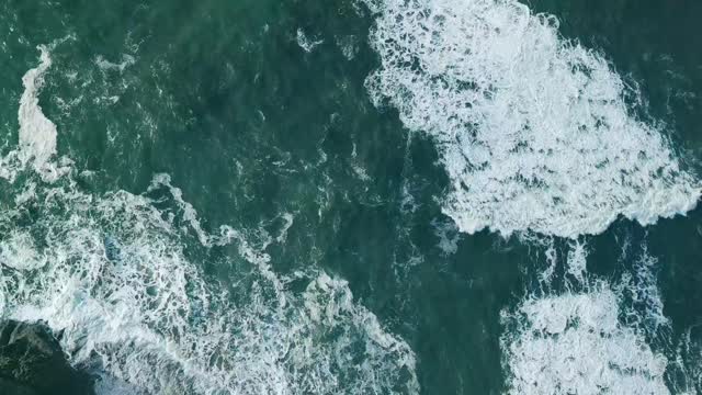 Ocean continues waves