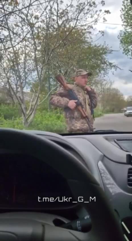 Ukrainian recruitment officers in Vinnitsa stoping cars and inviting volunteers to the front lines.