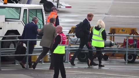 Prince Harry leaves Scotland after Queen's death