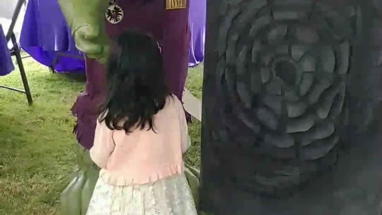 See this big green avenger superhero hulk prepare the heroes 4 training during the wall Punch game