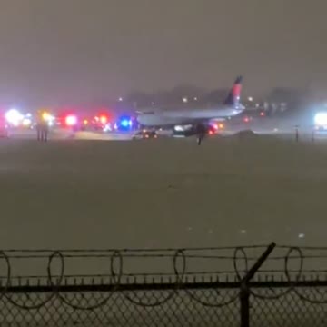 Plane slides off taxiway at Minnesota's Minneapolis-St. Paul International Airport