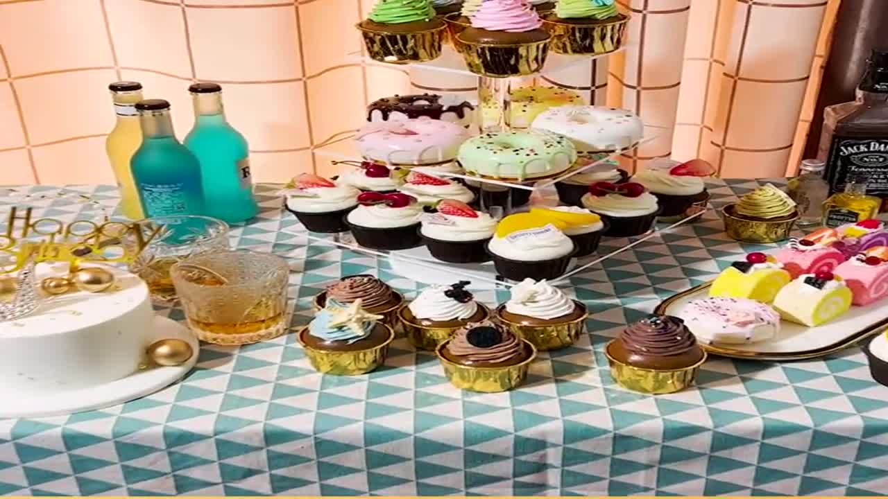 The cake stand that can be charged #fyp #foryou #tiktok #foryoupage #DIY