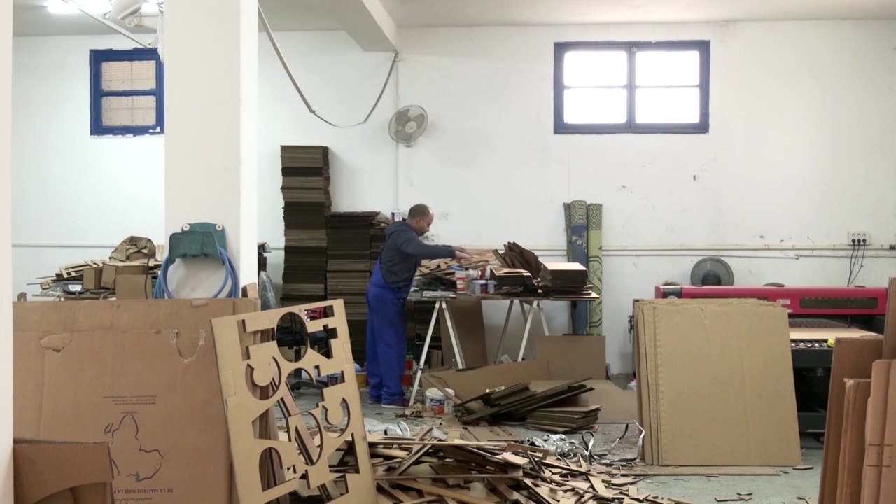 Tunisian startup recycles cardboard into furniture