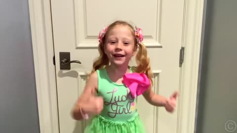 Nastya teaches dad to eat healthy food and do exercise