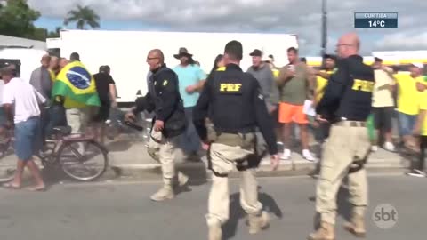 Manifestantes bolsonaristas atacam viaturas no Pará | SBT Brasil (07/11/22)