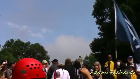 Charlottesville Unite the Right protesters try blocking the alt-right