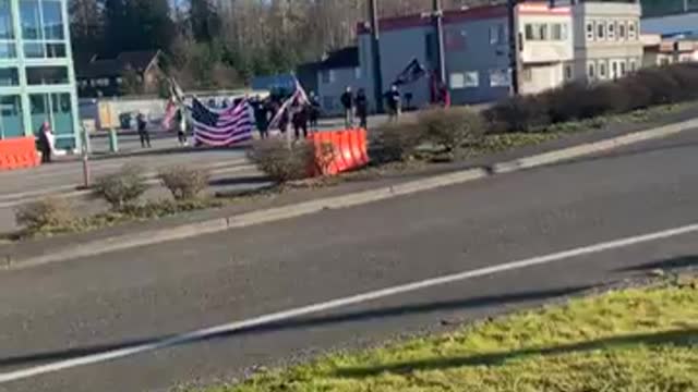American patriots join Canadians at USA border