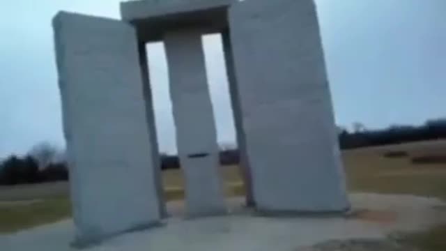 Polaris does not change locations. The earth is not moving.