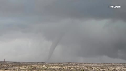 Huge tornado rips through West Texas town