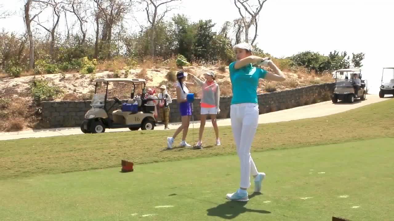 SEXY KOREA GIRLS GOLF LESSON [미녀들의꿀팁]6티잉그라운드에서는 조용히!