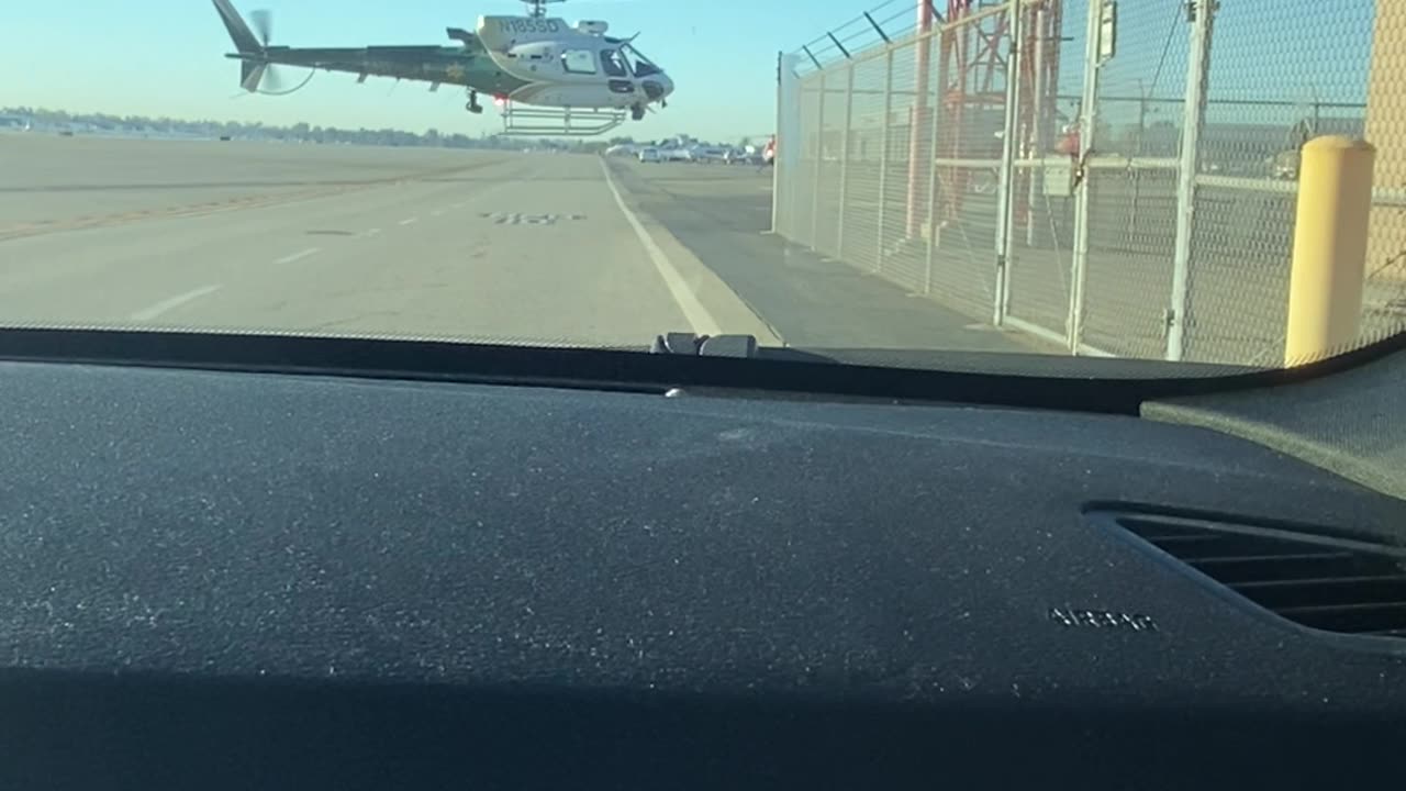 Sherriff Heli Landing at KSNA