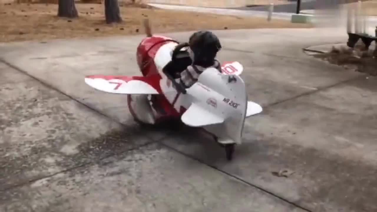 Father and son spent more than six months in the garage, making a 1932 GeeBee R-2 by hand.