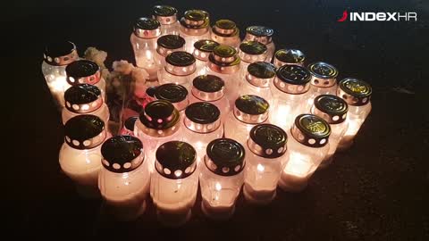 Prijatelji poginule 19-godišnjakinje zapalili svijeće na mjestu stradavanja