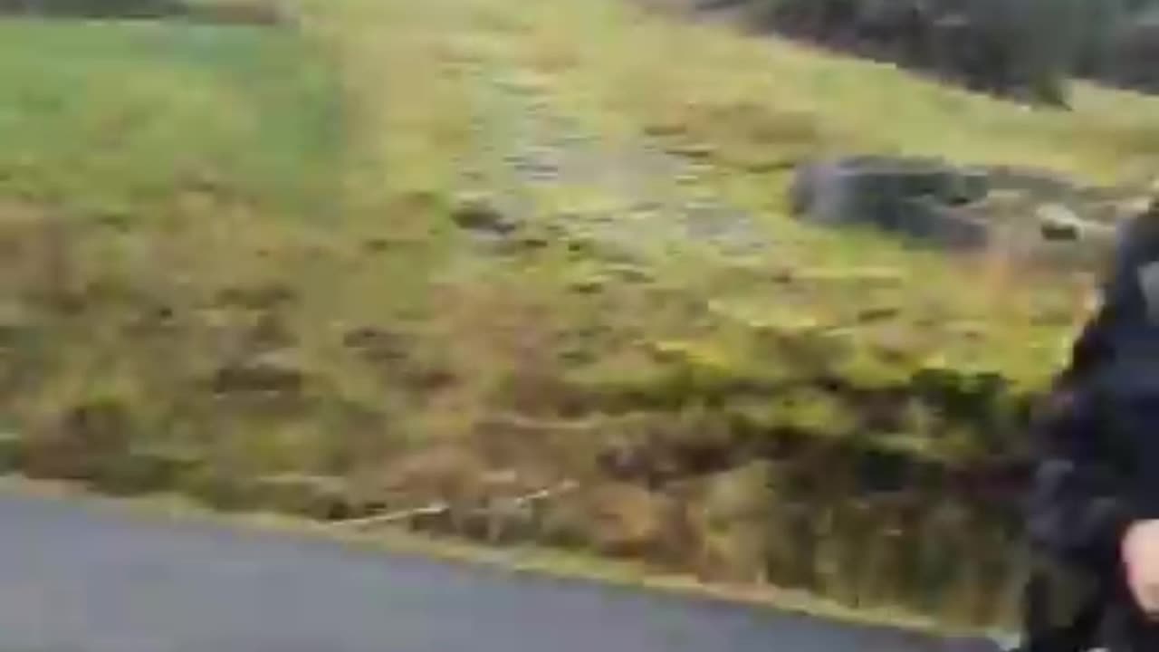 Egil Klubben får albuen ødelagt av politiet