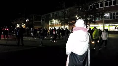 Frauen Bustour Demo in Lauenau mit Eva Rosen und Sandra Wpunkt am 07.12.2020