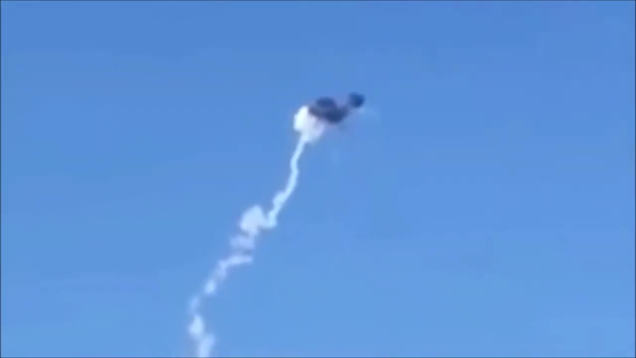 UKRAINIAN MIG-29 SHOT DOWN RUSSIAN SU-35 JET IN THE AIR TO AIR COMBAT.