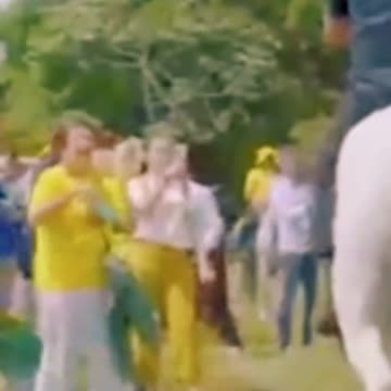 NO RIO GRANDE DO SUL, JAIR BOLSONARO PASSEIA A CAVALO