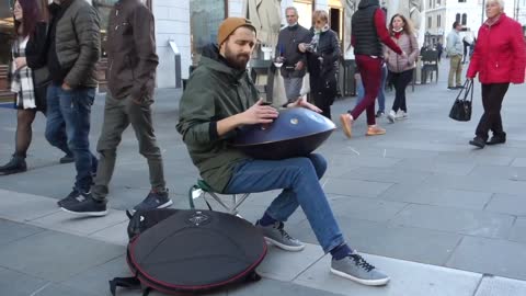 SUONATORE DI HANDPAN