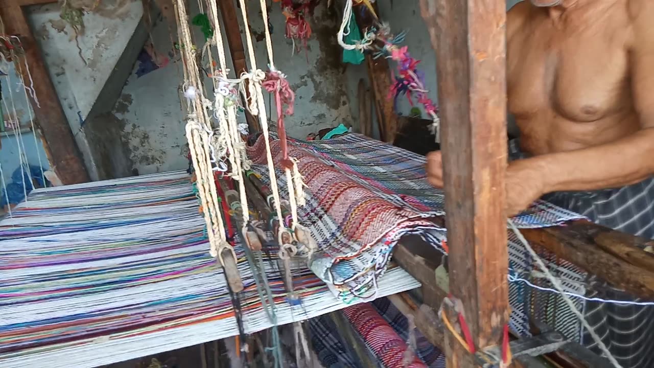 professional man making blanket with hand with old technique