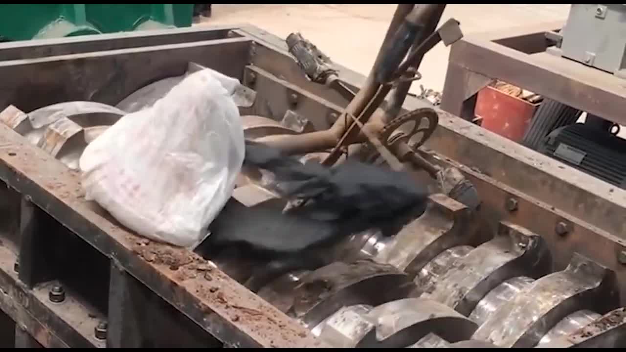 Powerful shredder, crushing tricycle