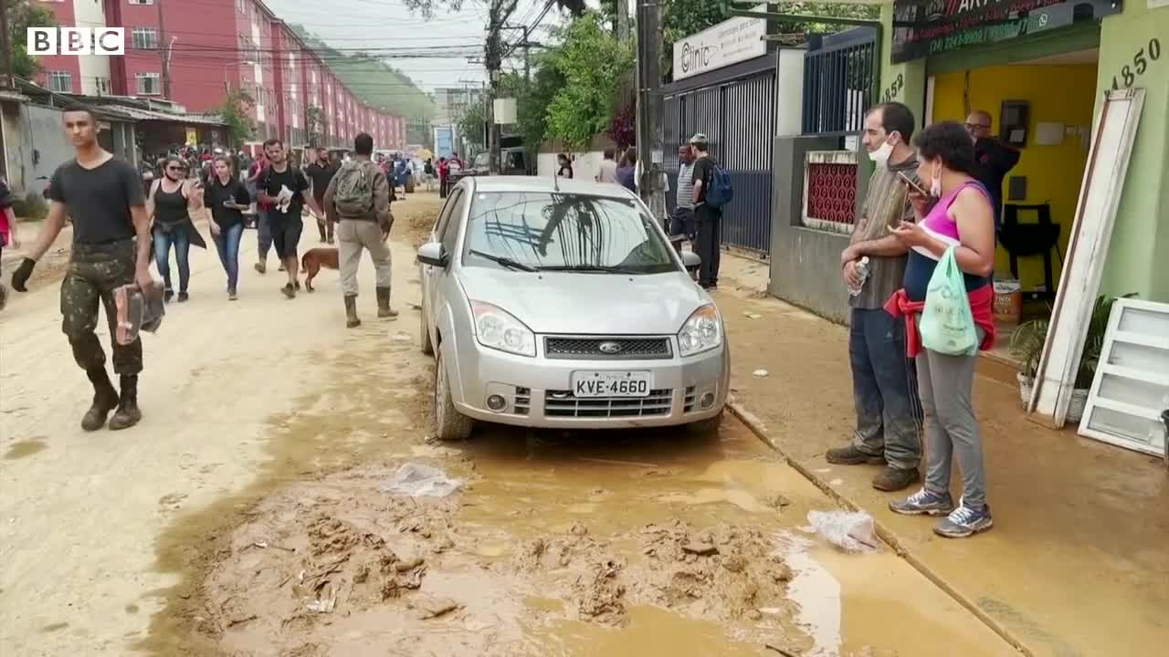 Deadly landslides wreak havoc in Petrópolis, Brazil - BBC News