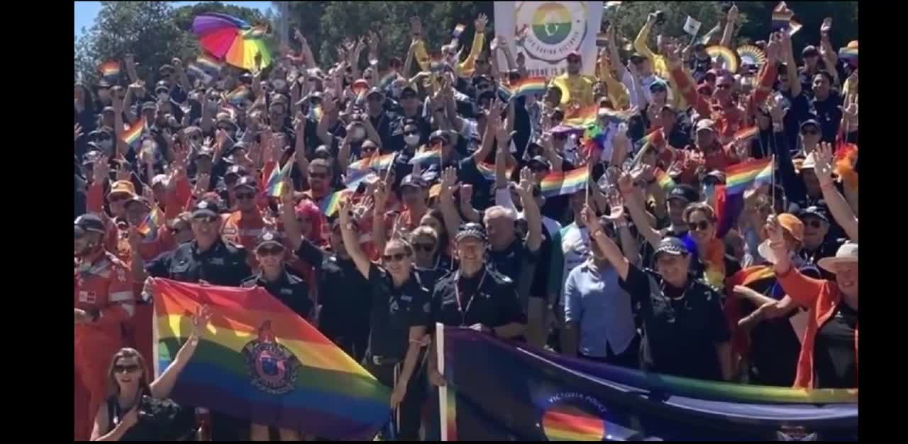 Melbourne Police intimidate Freedom Protesters but march with Gays the next day